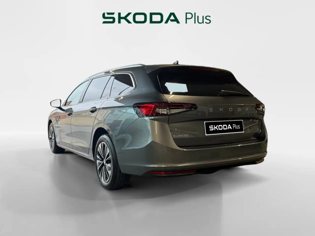 Skoda Superb FAMILIAR 2.0 TDI 110KW DSG SELECTION COMBI 150 5P — Galerie du véhicule 2