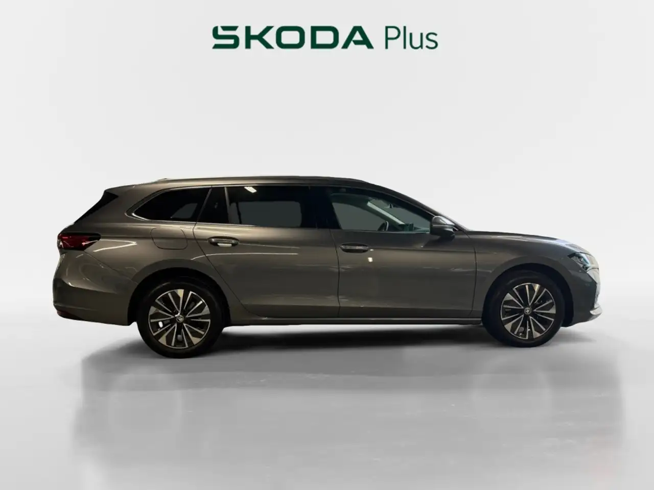 Skoda Superb FAMILIAR 2.0 TDI 110KW DSG SELECTION COMBI 150 5P — Galerie du véhicule 3