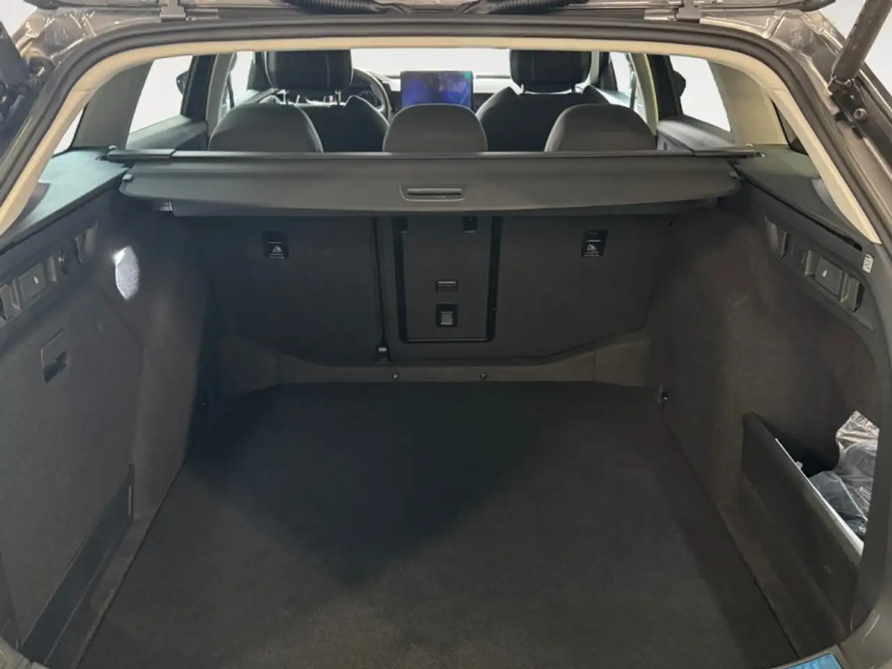Skoda Superb FAMILIAR 2.0 TDI 110KW DSG SELECTION COMBI 150 5P — Galerie du véhicule 7