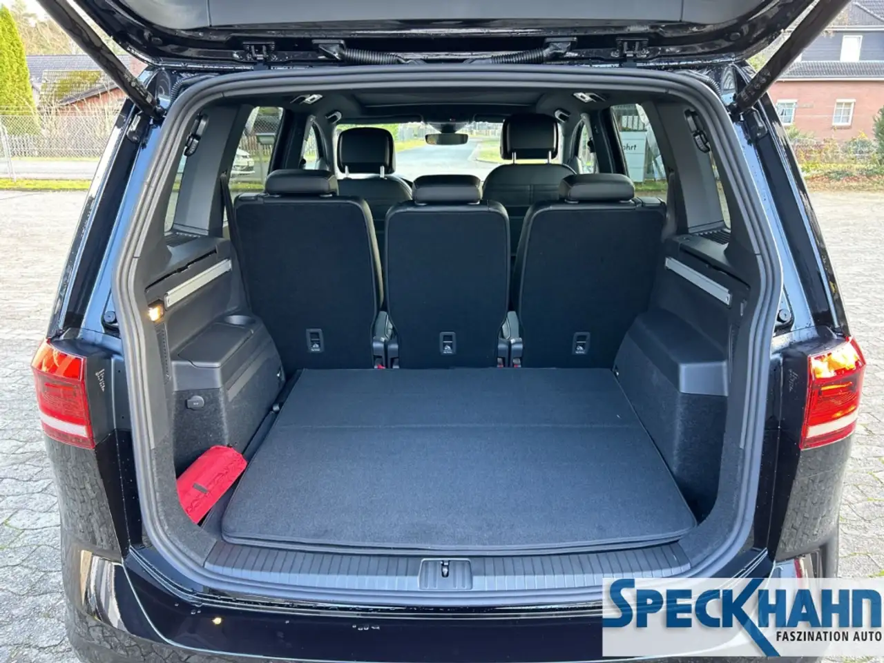 Volkswagen Touran Comfortline Goal 1.5TSI 7sitzer el.Panodach Navi — Galerie du véhicule 9