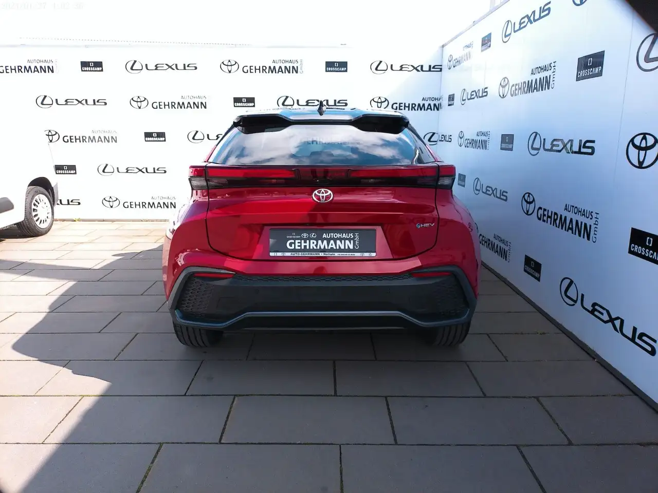 Toyota C-HR Hybrid FWD Team Deutschland — معرض صور السيارة 4