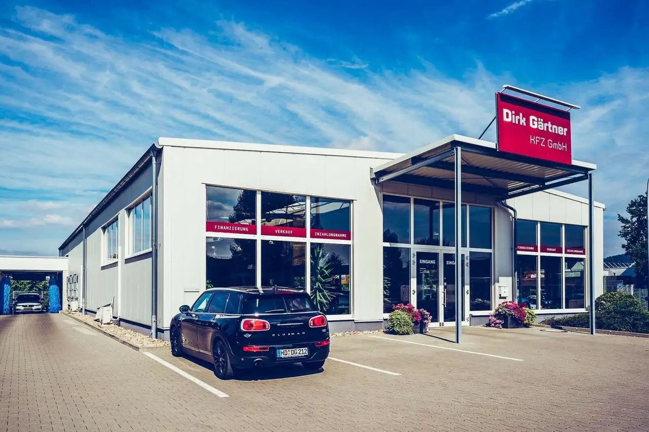 Audi A4 Avant 45 TFSI quattro S line edition — Vehicle gallery 16