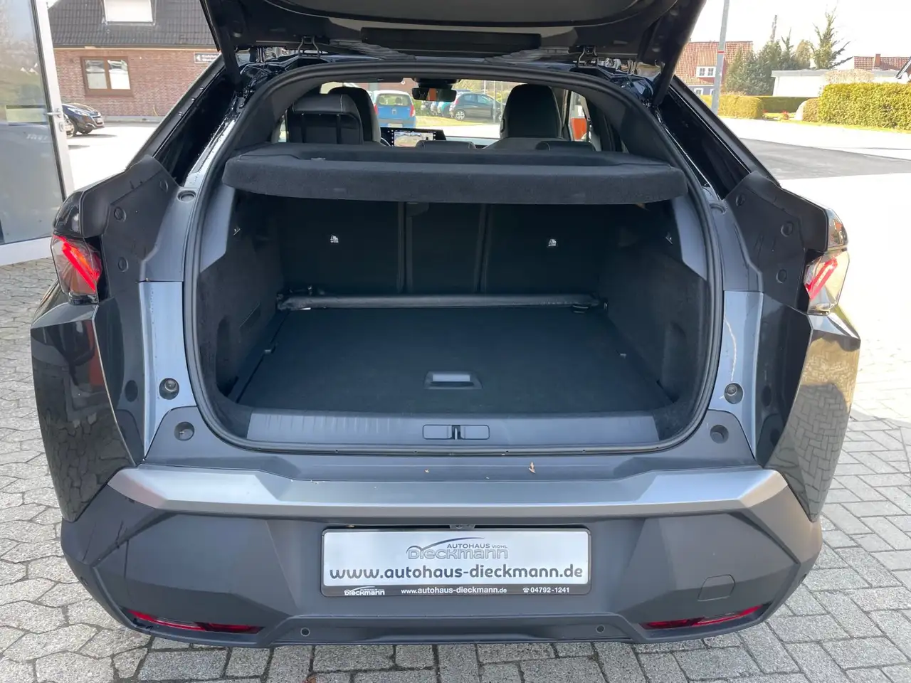 Peugeot 3008 Hybrid 145 e-DSC6 GT RFK mit 360° / FZH / SHZ — معرض صور السيارة 7