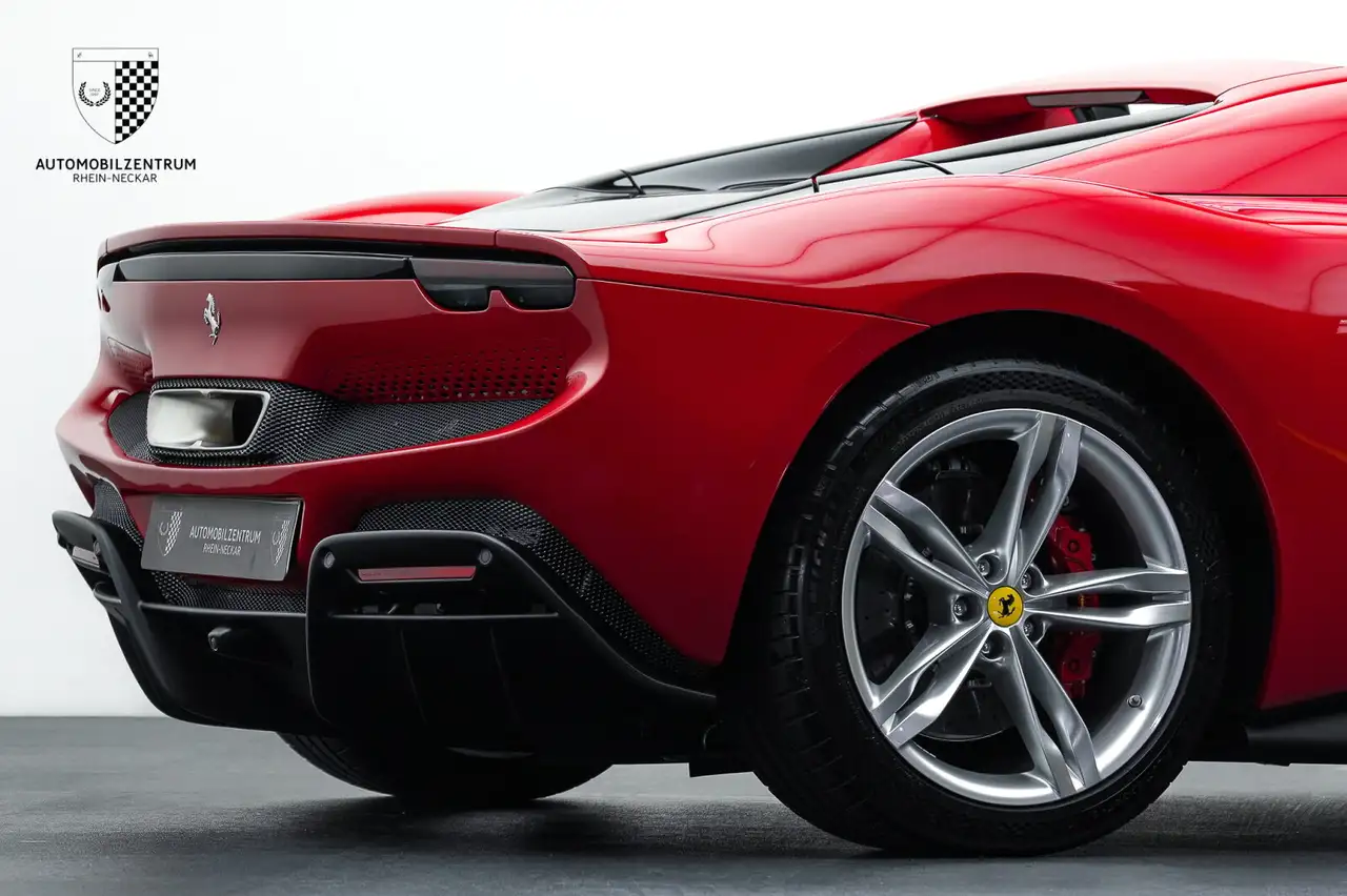 Ferrari 296 GTS 296 GTS Carbon-LED/Daytona/CarPlay/Liftsystem — Galerie du véhicule 28