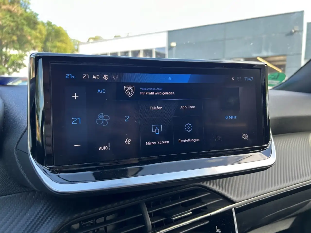 Peugeot 2008 Allure 100 SITZHEIZUNG PDC LED KLIMA — Galerie du véhicule 17