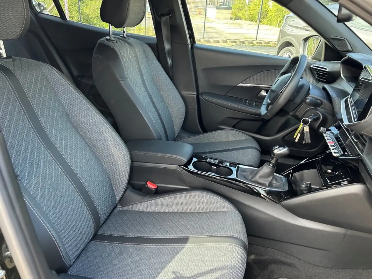 Peugeot 2008 Allure 100 SITZHEIZUNG PDC LED KLIMA — Galerie du véhicule 14