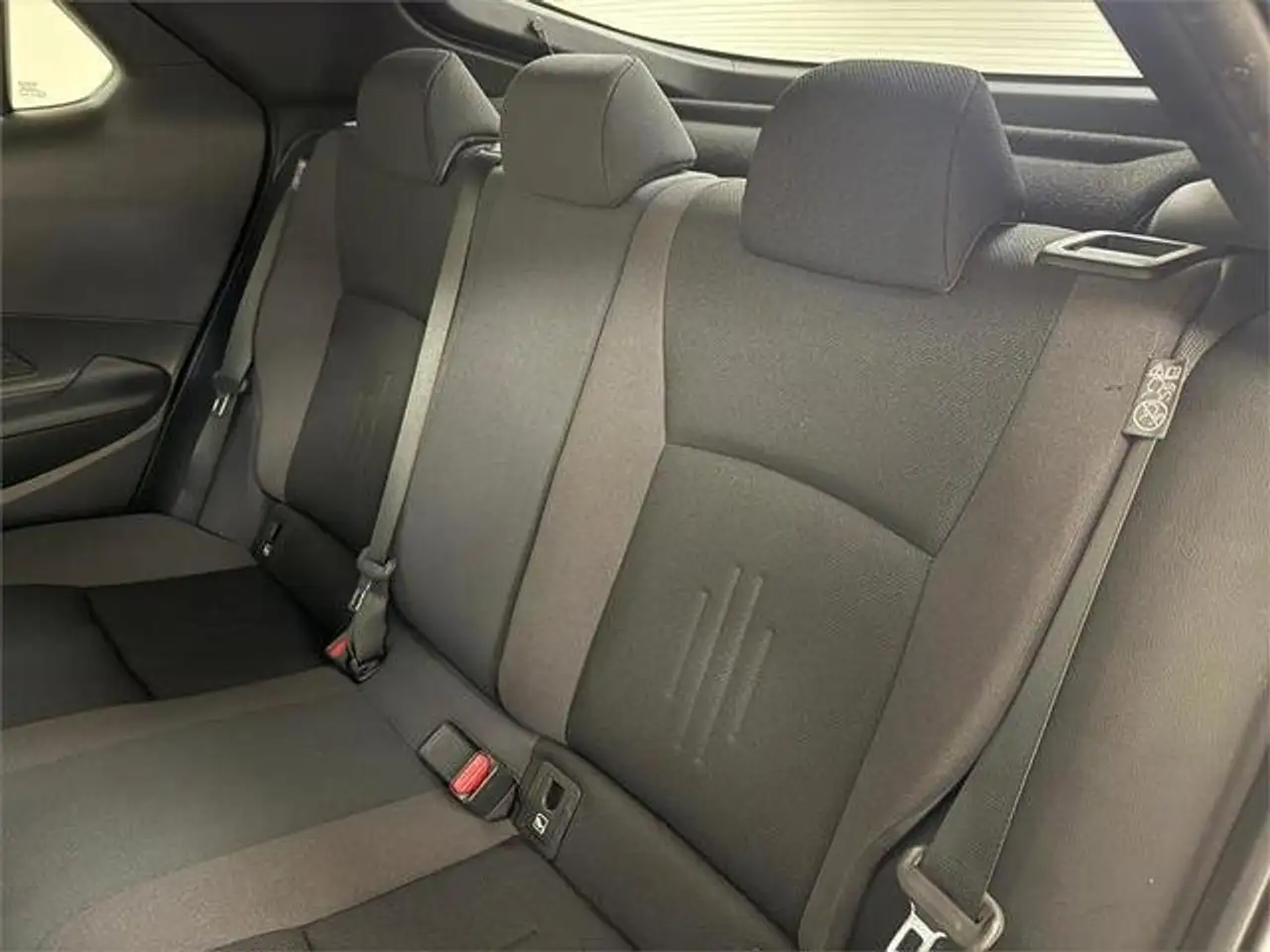 Toyota C-HR 140H Advance — معرض صور السيارة 22