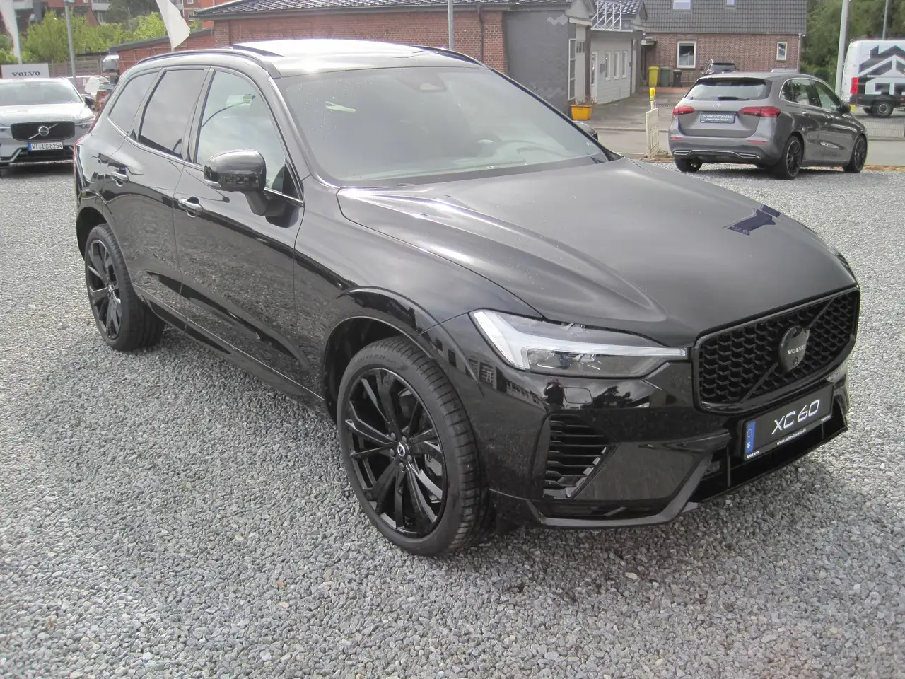 Volvo XC60 XC60 Black Edition Plus, T6 AWD Plug-in Hybrid, Elektrisch/Benzin — Vehicle gallery 2