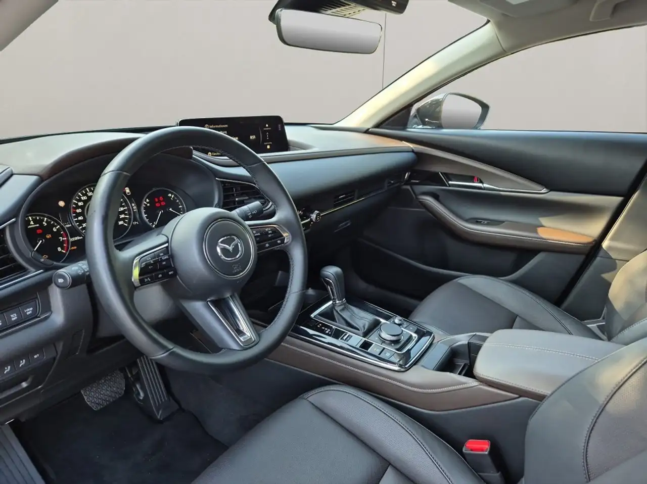 Mazda CX-30 e-SKYACTIV-G HYBRID+TAKUMI+ALLWETTERREIFEN — Galerie du véhicule 10