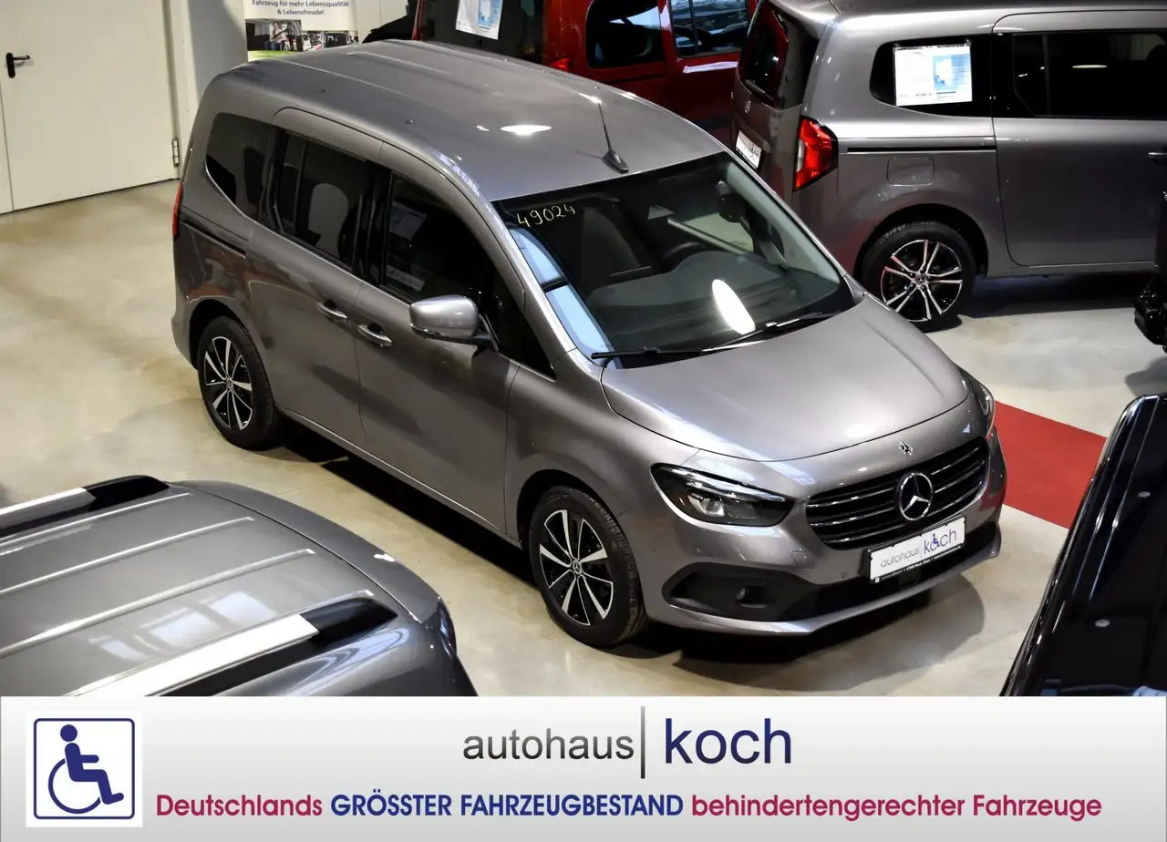 Mercedes-Benz T-Klasse rollstuhlgerecht 180 EU6d — Vehicle gallery 6