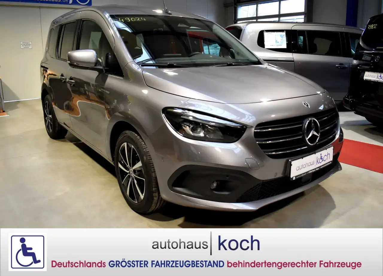 Mercedes-Benz T-Klasse rollstuhlgerecht 180 EU6d — Vehicle gallery 3