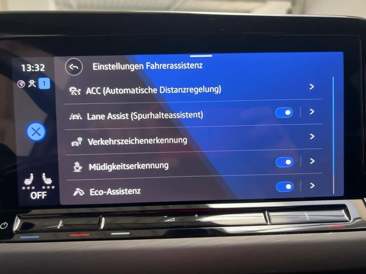 Volkswagen Golf VIII 1.5 TSI Style LM18 Rear View Navi App- — معرض صور السيارة 17