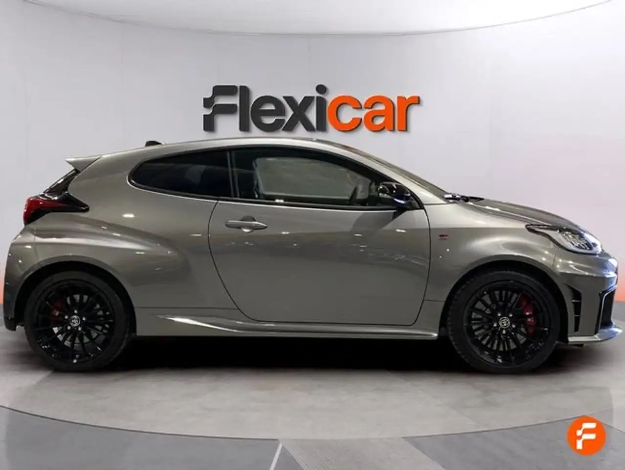 Toyota Yaris 1.6T 276 AUTOMÁTICO RZ — معرض صور السيارة 4