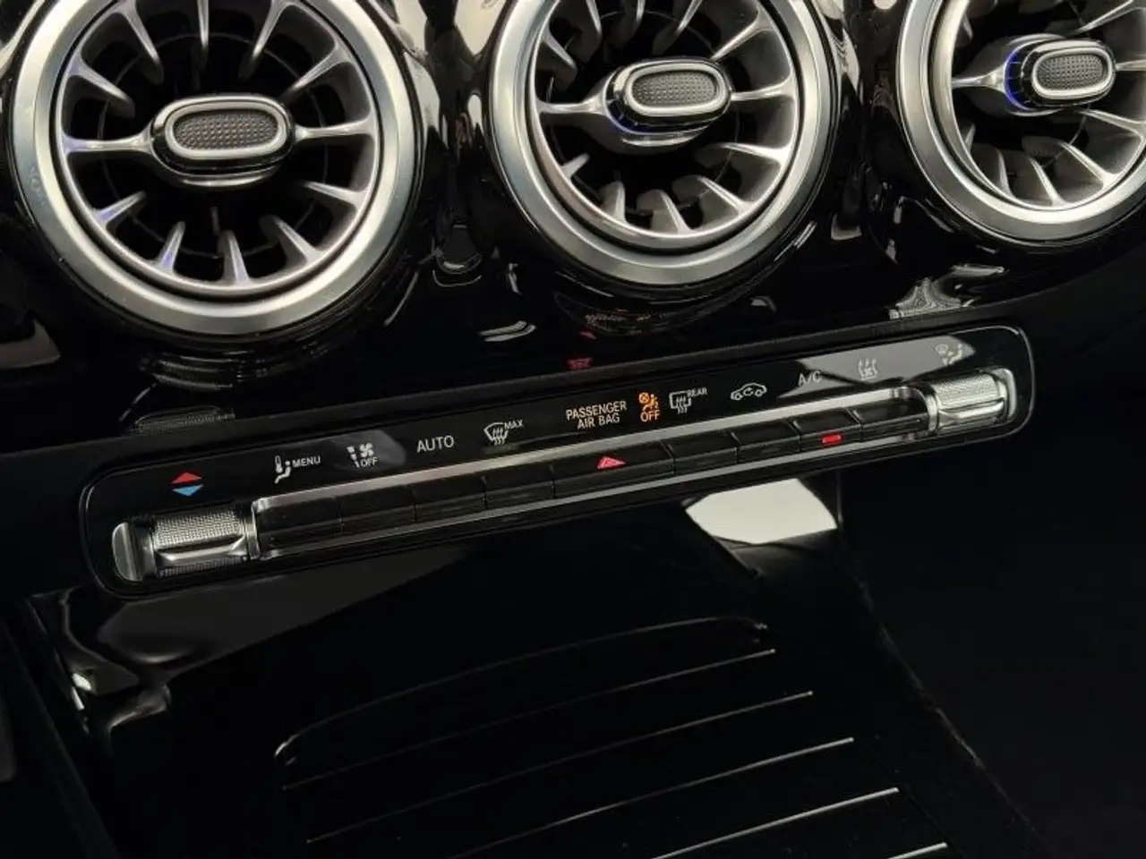 Mercedes-Benz A 250 e Progressive KAMERA KEYLESS ACC *SOFORT* — Galerie du véhicule 16