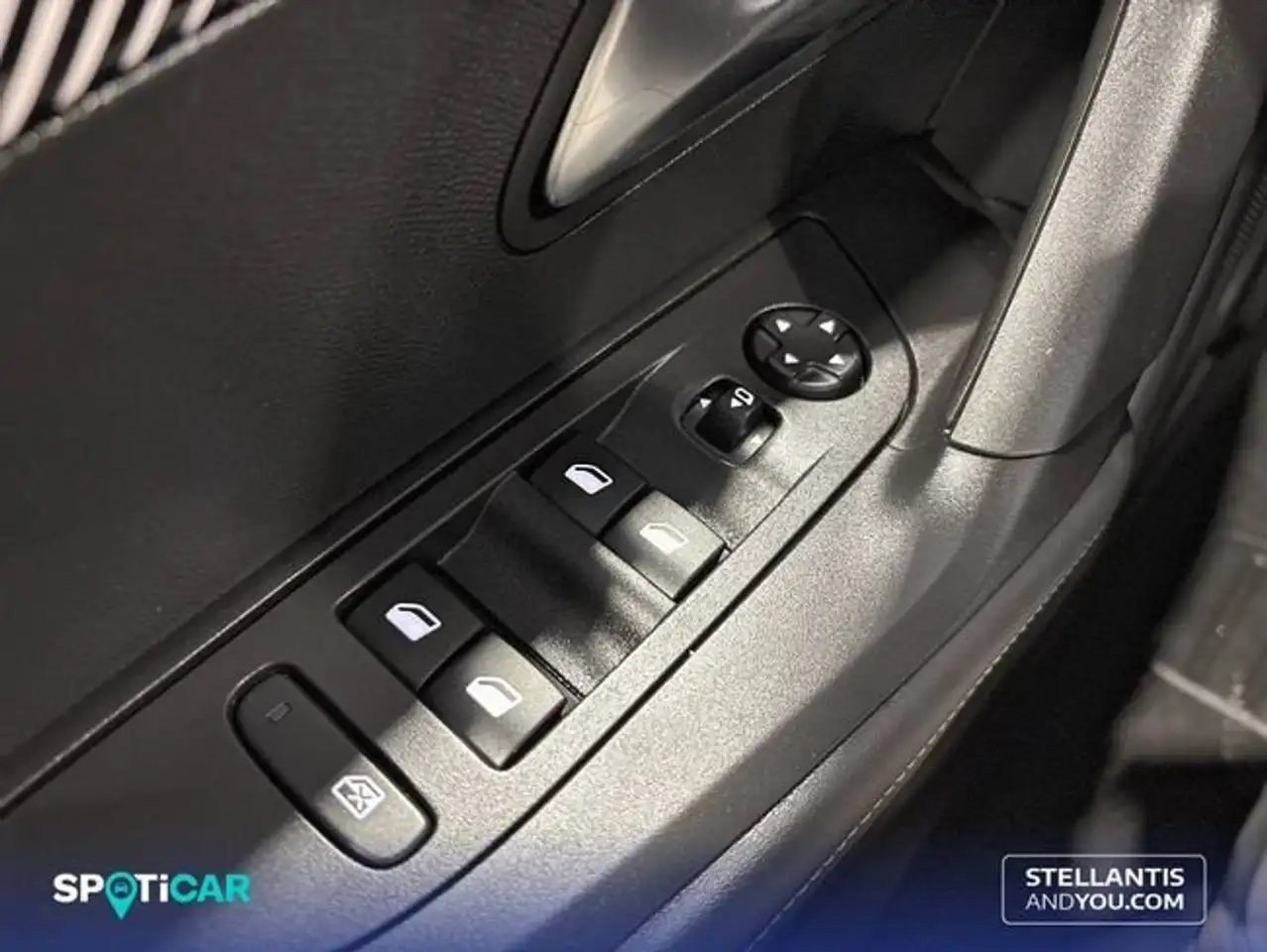 Peugeot 2008 1.2 PureTech S&S Allure 100 — Galería del vehículo 17
