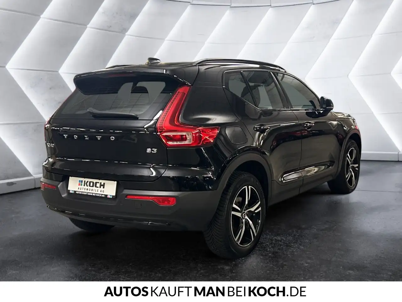 Volvo XC40 B3 B Plus Dark — معرض صور السيارة 5