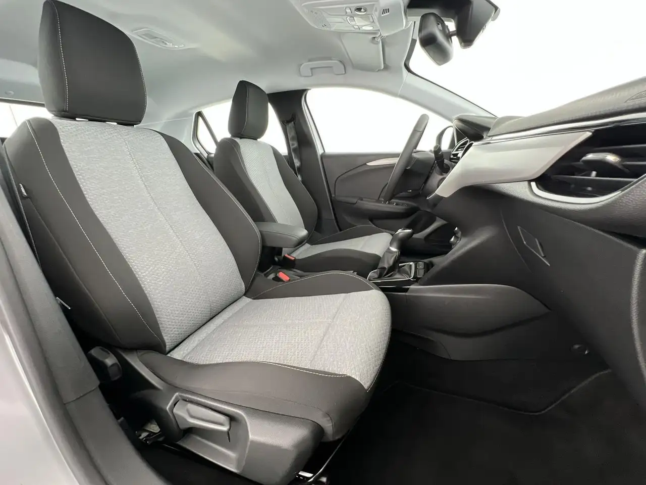 Opel Corsa F Basis 1.2*SHZ*LKH*PDCh*uvm — Galerie du véhicule 9