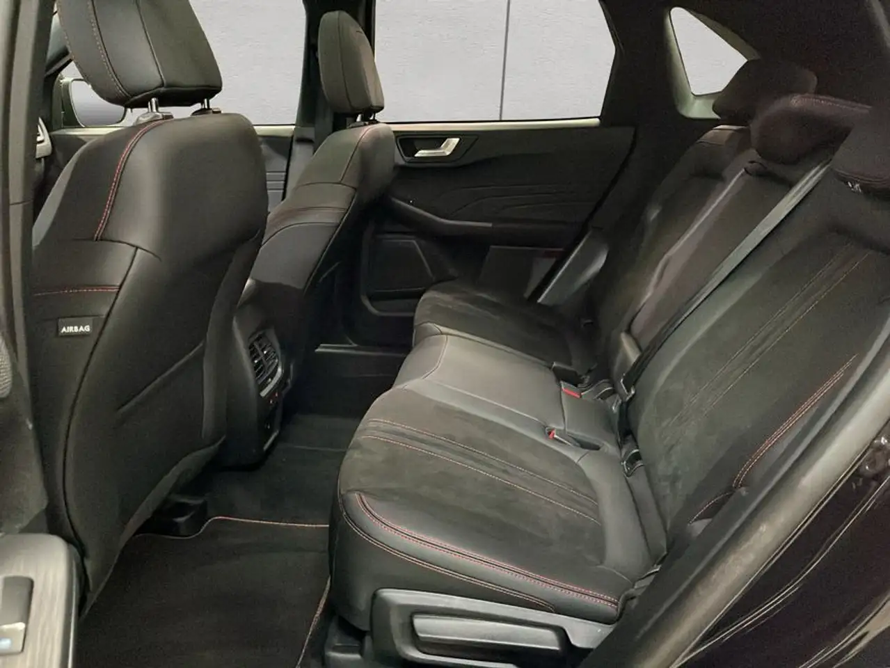 Ford Kuga 2.5 Duratec FHEV ST-LINE X — Galería del vehículo 18