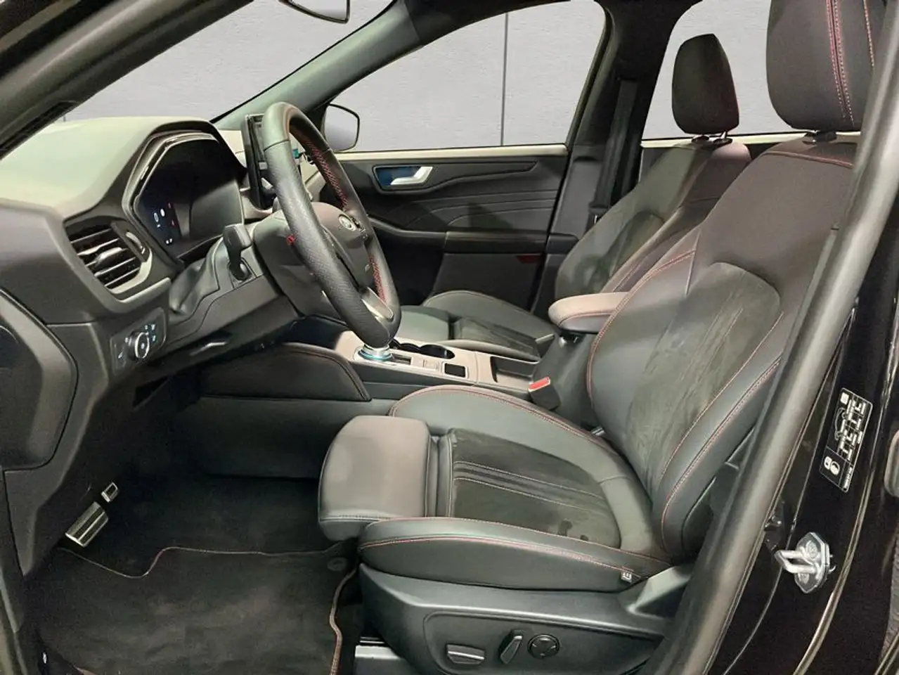 Ford Kuga 2.5 Duratec FHEV ST-LINE X — Galería del vehículo 10