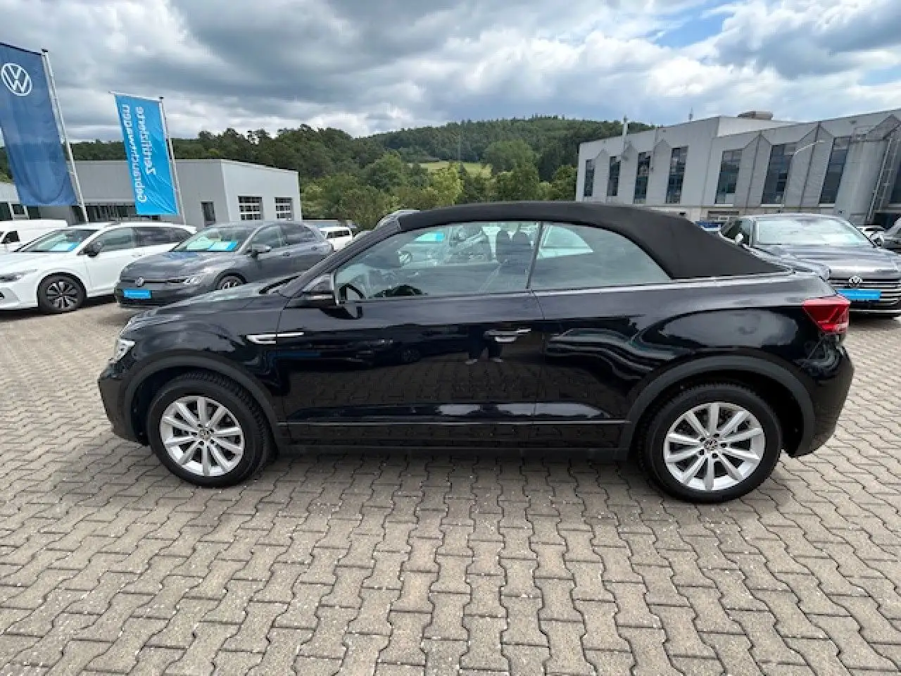 Volkswagen T-Roc Cabriolet R-Line 1.5 TSI, Rear View , Navi — Vehicle gallery 10