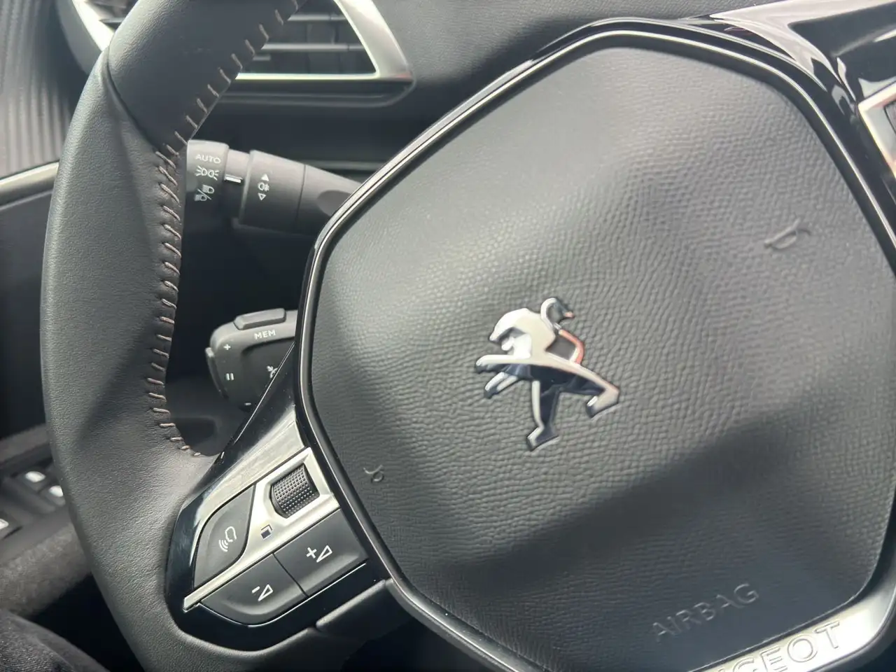 Peugeot 3008 Peugeot 3008 Active Pack PureTech 130 Kamera PDC — معرض صور السيارة 15