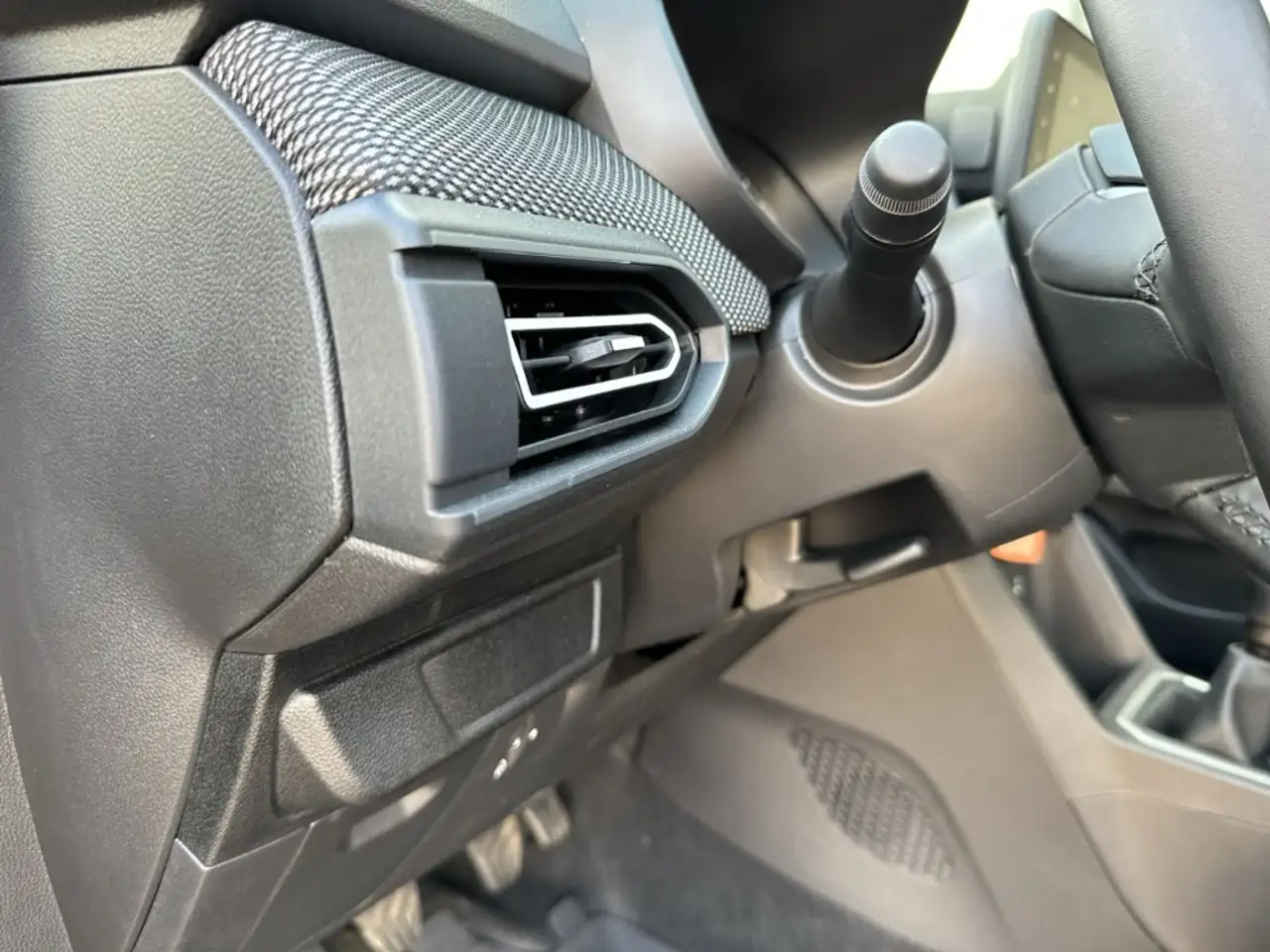 Dacia Logan TCe 90 Sedan Expression Totwinkel Navi PDC V+h LED — معرض صور السيارة 18
