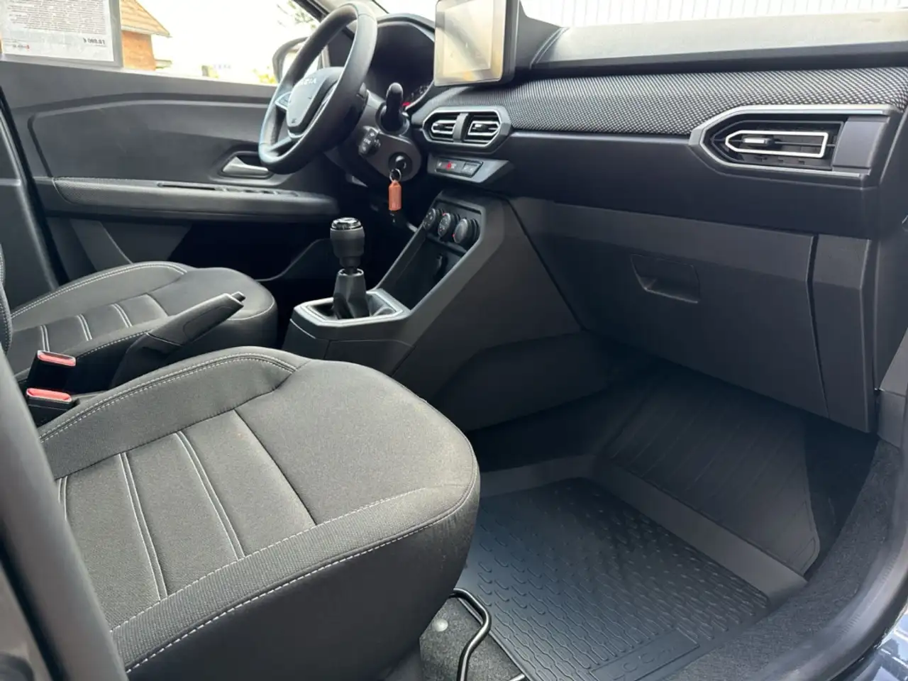 Dacia Logan TCe 90 Sedan Expression Totwinkel Navi PDC V+h LED — معرض صور السيارة 7