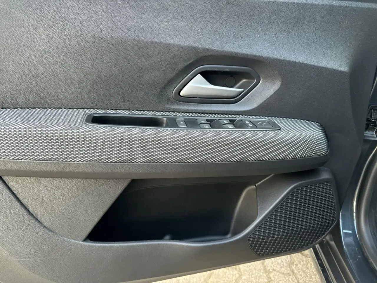 Dacia Logan TCe 90 Sedan Expression Totwinkel Navi PDC V+h LED — معرض صور السيارة 19