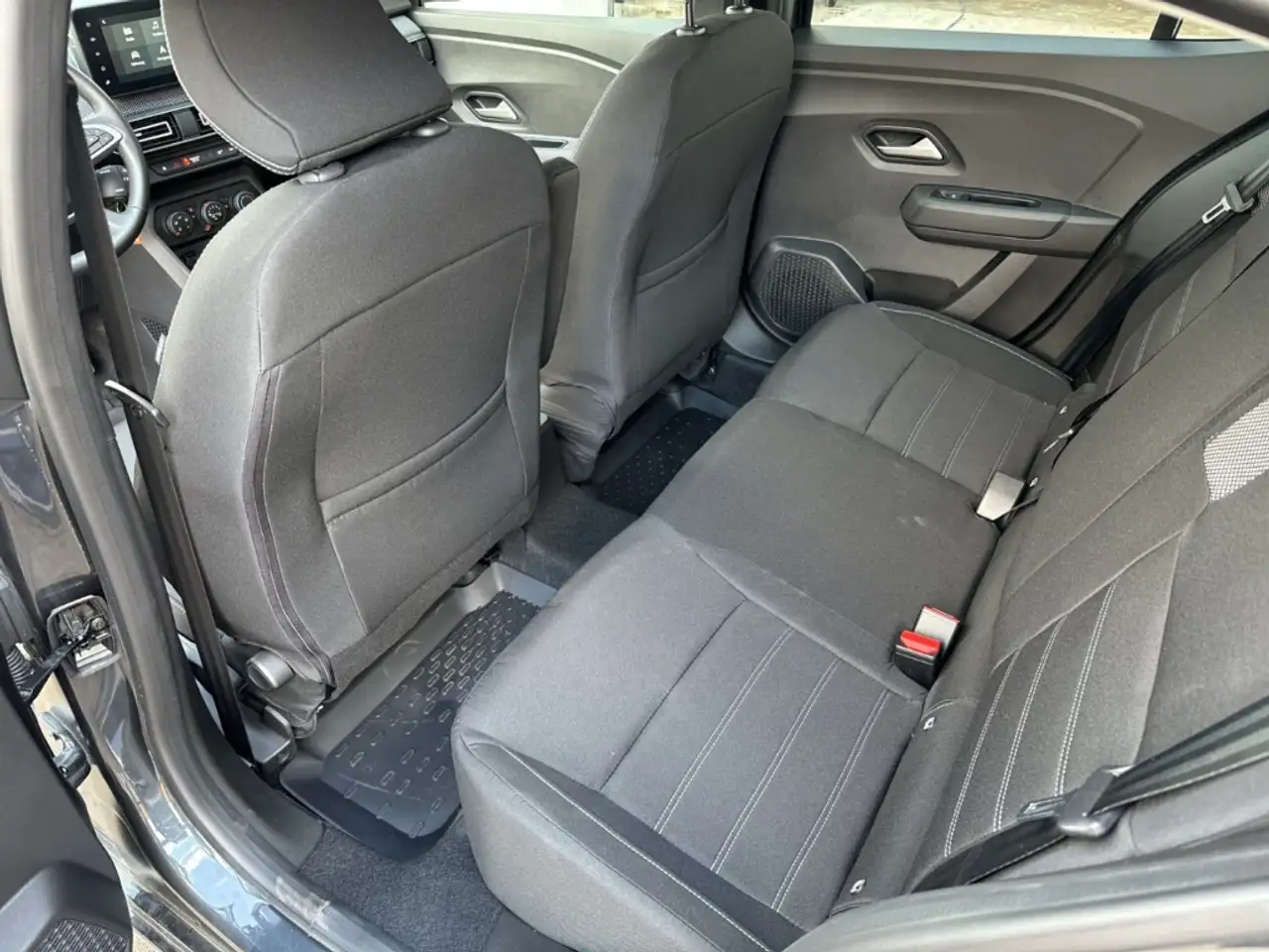 Dacia Logan TCe 90 Sedan Expression Totwinkel Navi PDC V+h LED — معرض صور السيارة 24