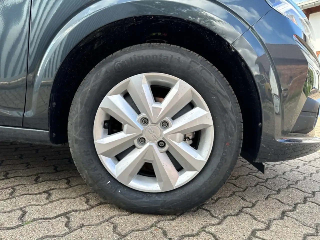 Dacia Logan TCe 90 Sedan Expression Totwinkel Navi PDC V+h LED — معرض صور السيارة 26
