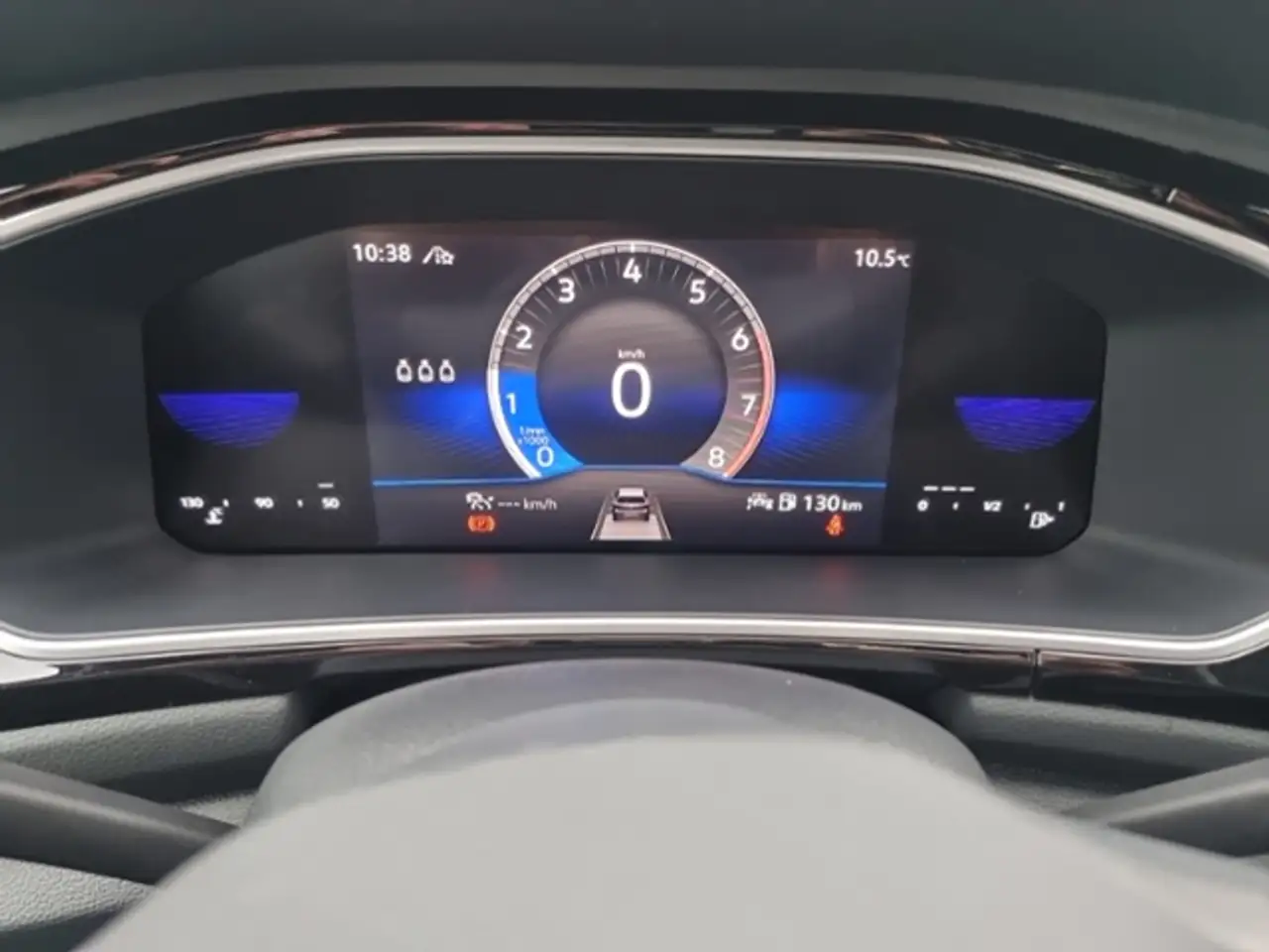 Volkswagen T-Roc 1.0 TSI R-LINE LED APP CONNECT SHZ PDC DAB KLIMA — Galería del vehículo 11