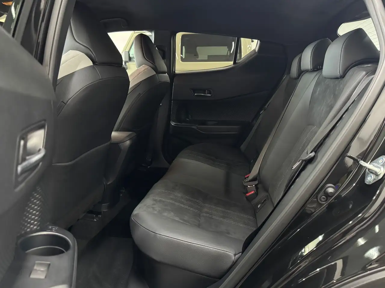 Toyota C-HR Hybrid GR Sport Black Ed. UNFALLFREI/TOP! — Vehicle gallery 18