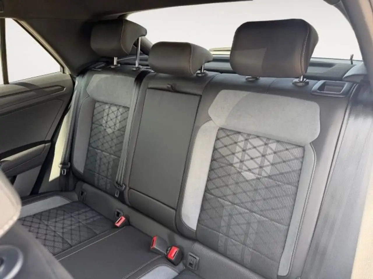 Volkswagen T-Roc 1.0 TSI R-Line Kamera,SHZ — Galería del vehículo 13
