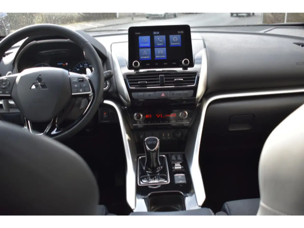 Mitsubishi Eclipse Cross Plug-In Hybrid SELECT — معرض صور السيارة 13