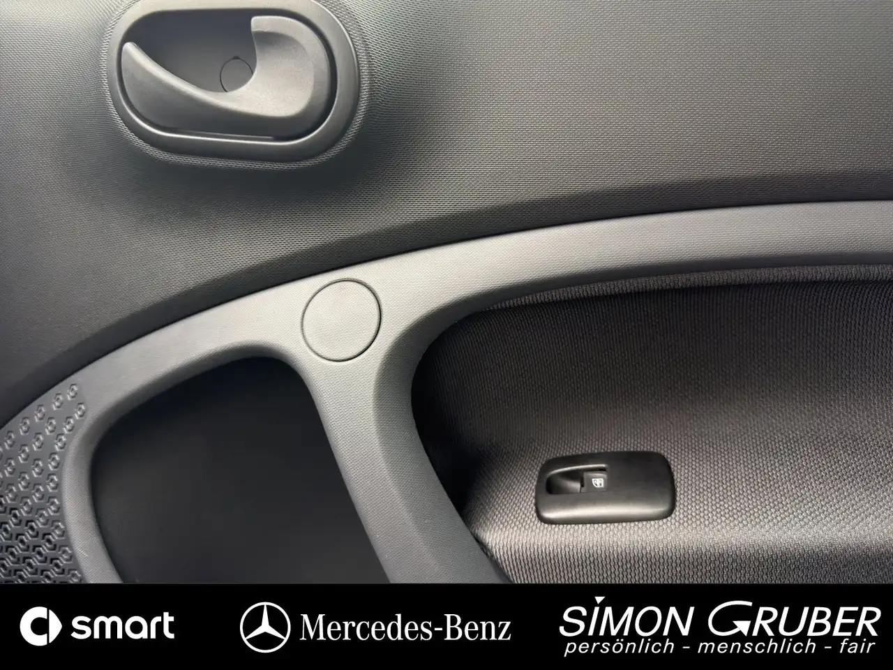 smart forTwo Smart fortwo EQ Klima Radio 22 KW Lader — Galería del vehículo 22