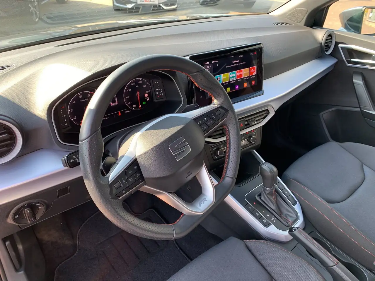 SEAT Arona 1.0TSI 110PS FR DSG VOLL-LED/ NAVI — Galería del vehículo 10