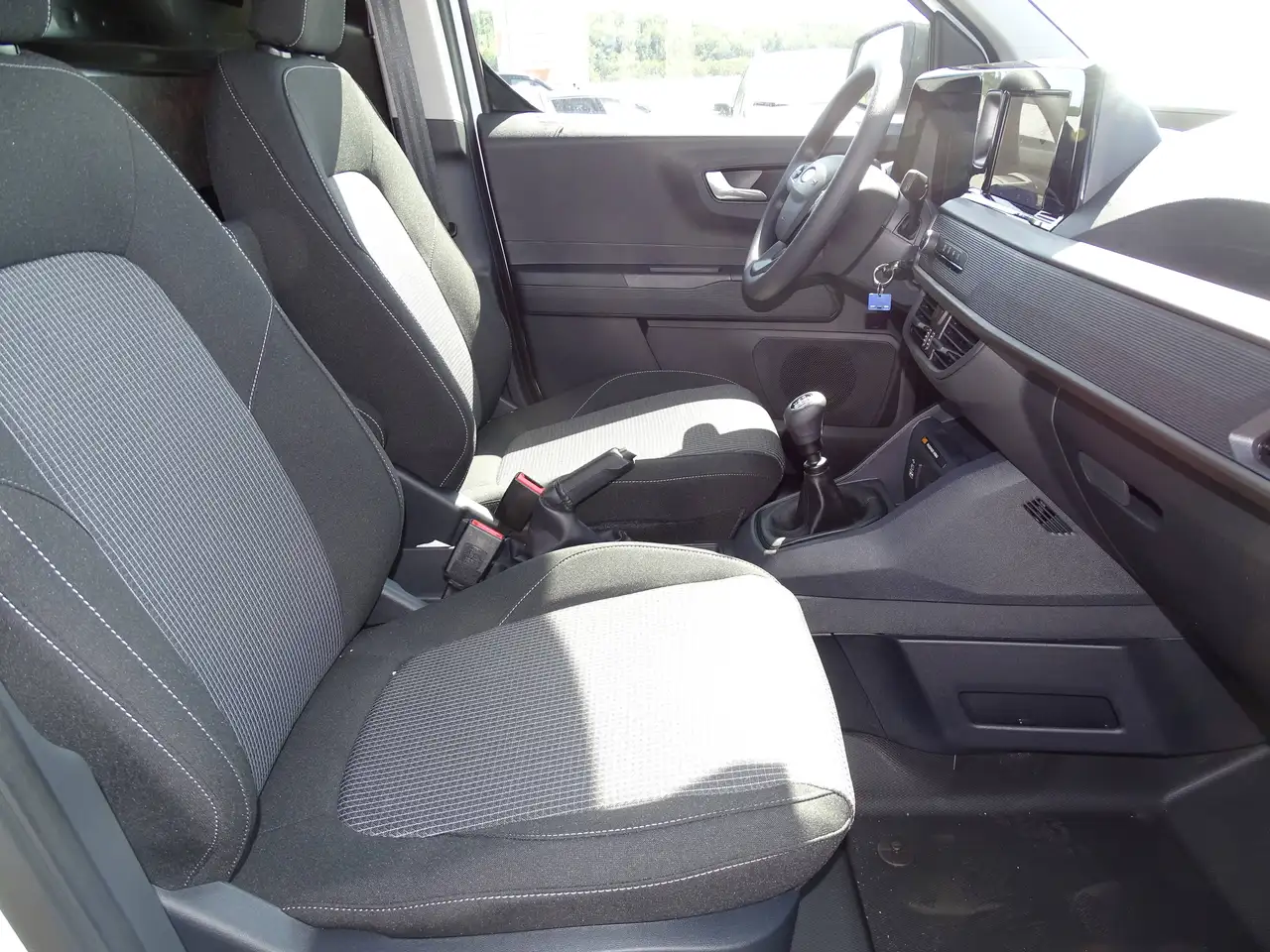 Ford Transit Courier Trend — معرض صور السيارة 9