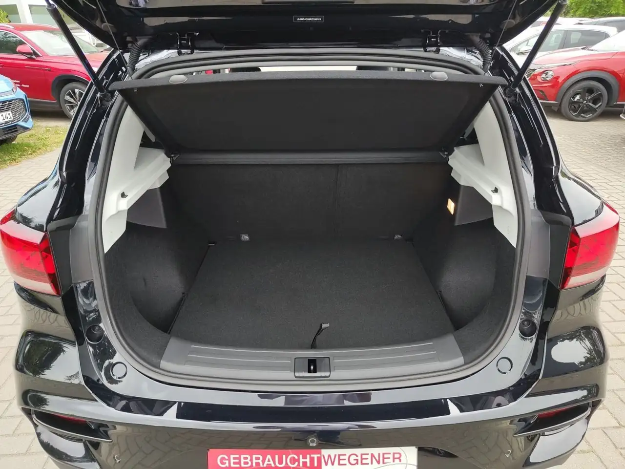 MG ZS 1.0T AT Luxury Pano*Navi*CarPlay*360CAM*LED — Vehicle gallery 12