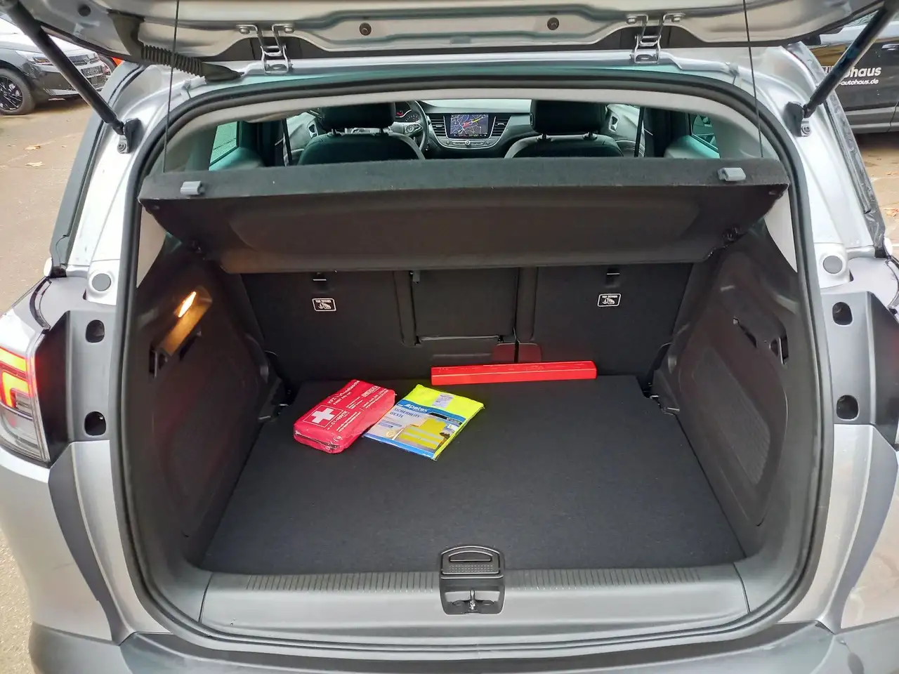 Opel Crossland X Crossland 1.2T MT6 Elegance Sitzhzg Keyless LED — Vehicle gallery 17
