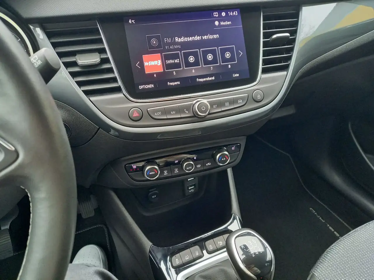 Opel Crossland X Crossland 1.2T MT6 Elegance Sitzhzg Keyless LED — Vehicle gallery 13