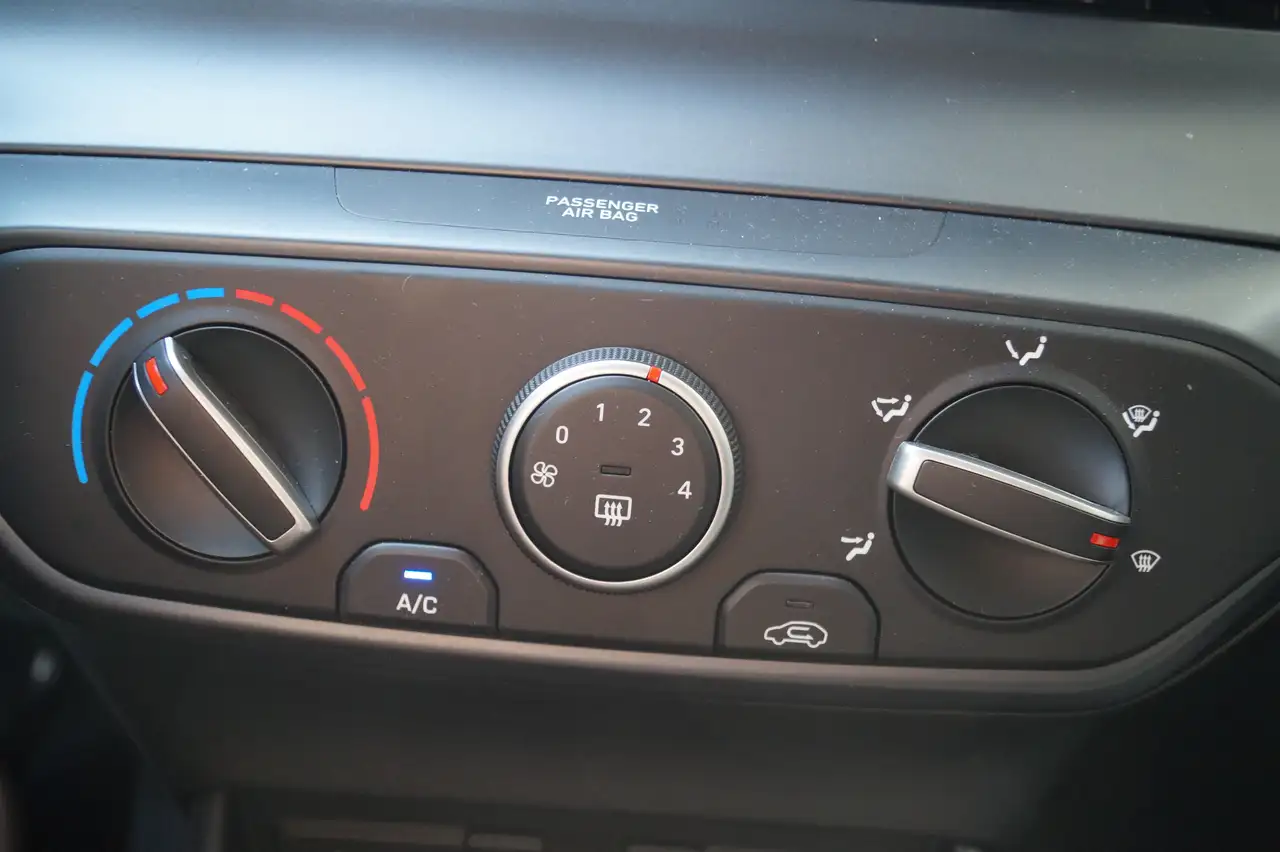 Hyundai BAYON 1.2 KLIMA-TEMPOMAT-973 KILOMETER !!- — Galería del vehículo 13