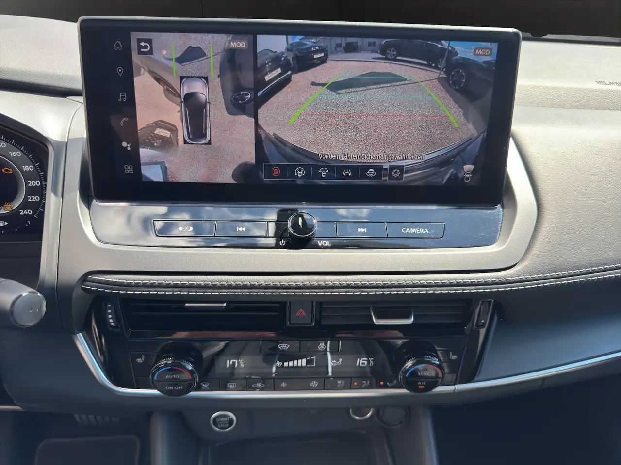 Nissan Qashqai N-Connecta XTronic *Navi/LED/Kamera360/PDC/Winterp — Galería del vehículo 17