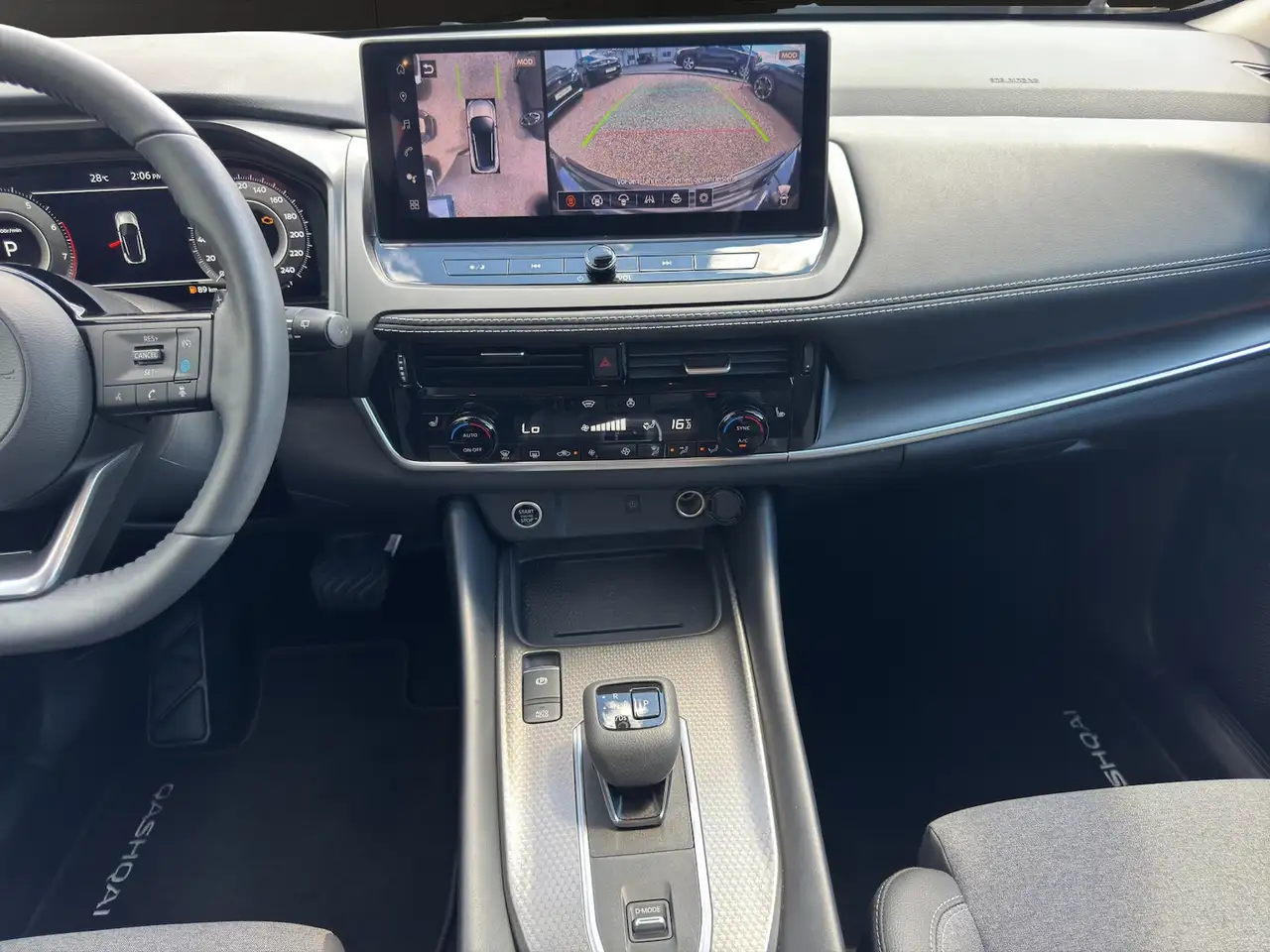 Nissan Qashqai N-Connecta XTronic *Navi/LED/Kamera360/PDC/Winterp — Galería del vehículo 16