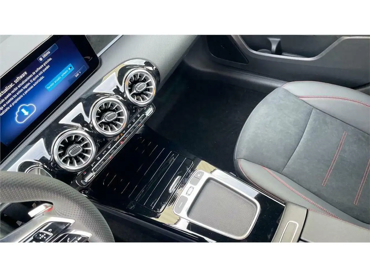 Mercedes-Benz A 250 e — معرض صور السيارة 18