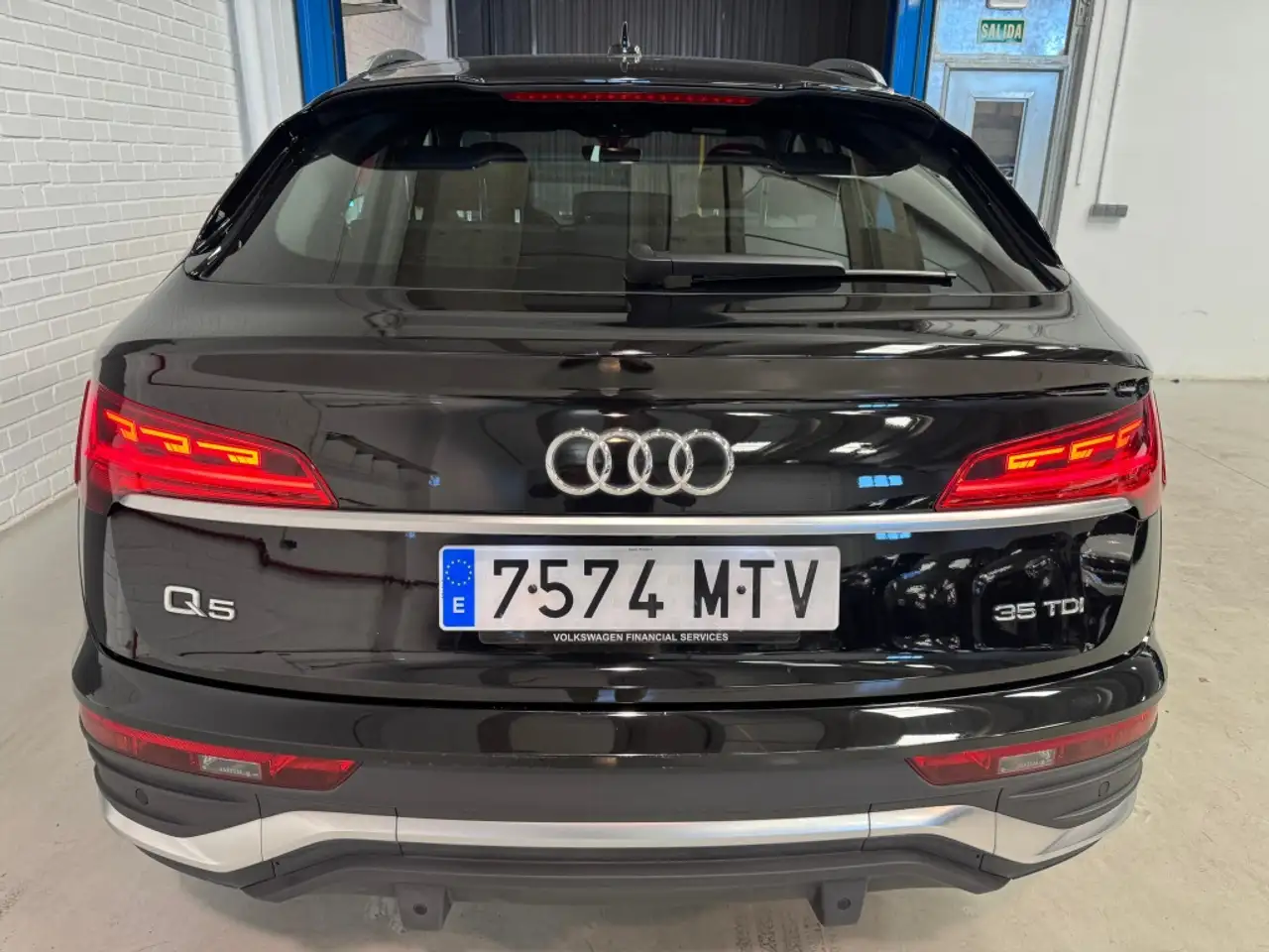 Audi Q5 35 TDI S line S tronic — Vehicle gallery 12