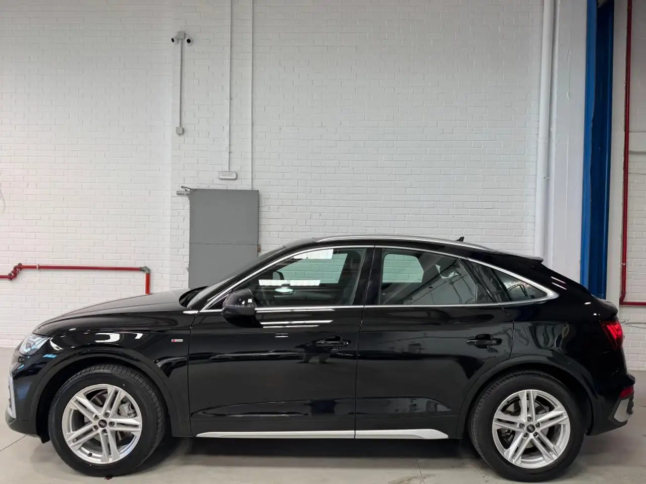 Audi Q5 35 TDI S line S tronic — Vehicle gallery 9