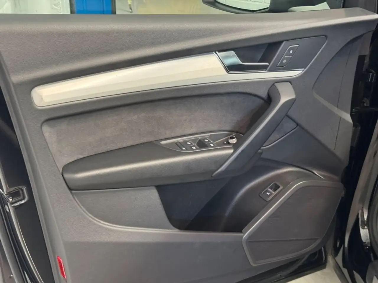 Audi Q5 35 TDI S line S tronic — Vehicle gallery 16