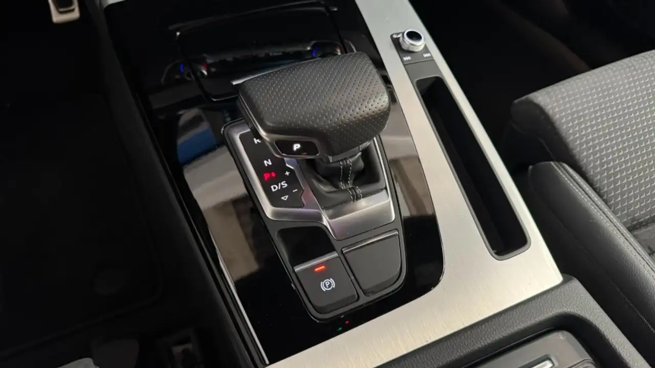 Audi Q5 35 TDI S line S tronic — Vehicle gallery 25