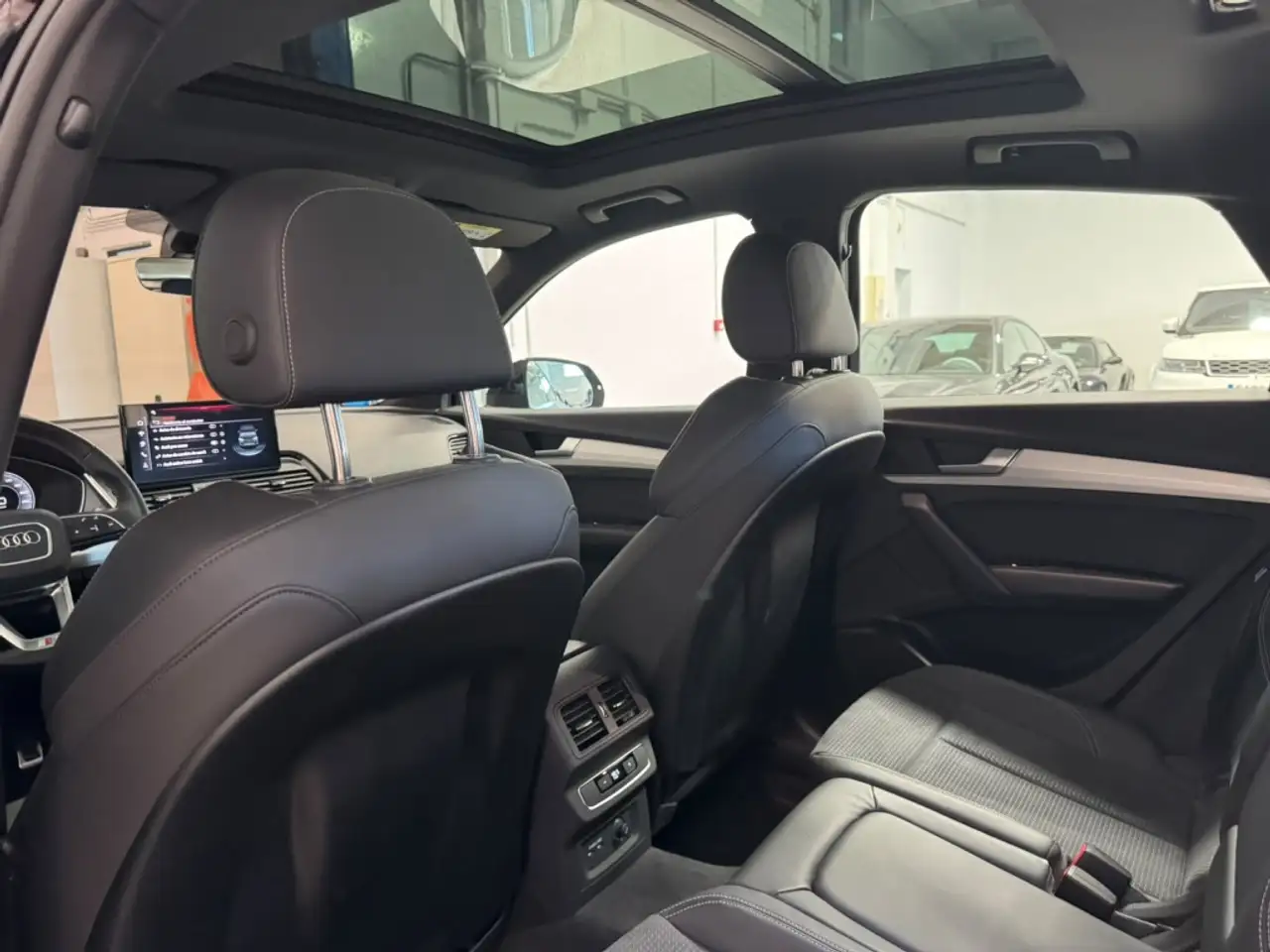 Audi Q5 35 TDI S line S tronic — Vehicle gallery 38