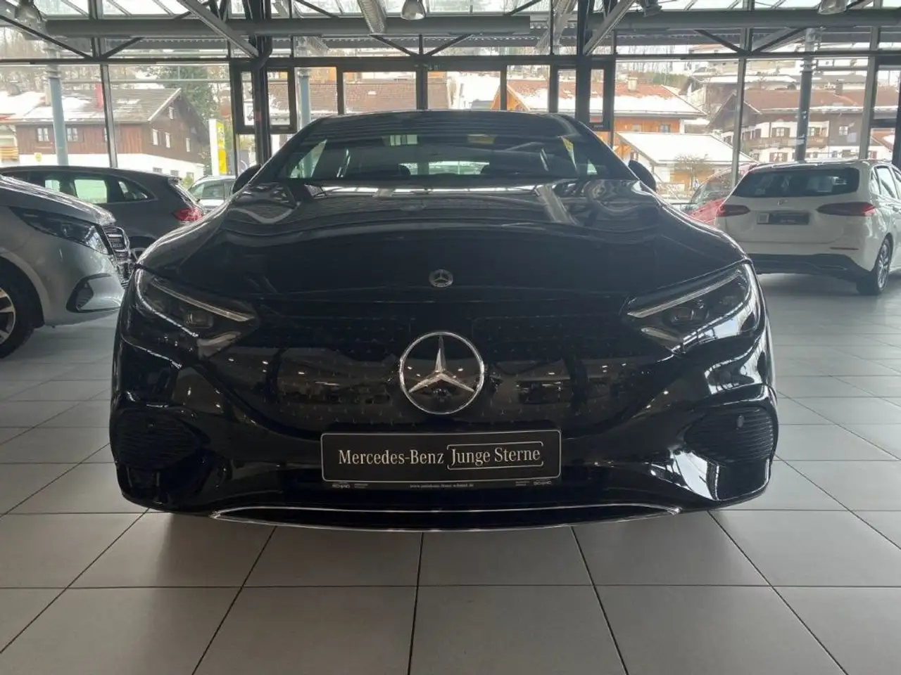 Mercedes-Benz EQE 350 Edition Electric Art Airmatic Pano 22kW — معرض صور السيارة 2